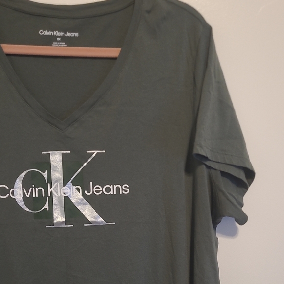 Calvin Klein Jeans Charcoal V-Neck Tee - Picture 3 of 5
